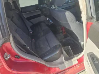 Subaru Forester 2002 года, 220 л.с., пробег 258322 км, полный привод, АКПП. Кузов SG5002107. Недостатки: автомобиль участвовал в ДТП, повреждены правая передняя фара, передний бампер, планка под передней правой фарой, решетка радиатора, возможны скрытые повреждения.