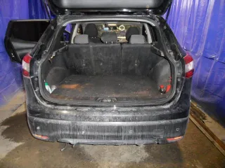Nissan Qashqai 2014 года, черный цвет, VIN: SJNFBAJ11U1101322, ПТС: 78 УУ 207869, госномер: М048АР186, бензиновый двигатель 2.0 л (144 л. с.), объем 1997 см³, максимальная масса 1890 кг, масса без нагрузки 1447 кг. Совместно нажитое имущество.