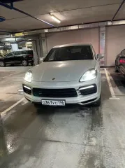 Porsche Cayenne 2020 автомобиль легковой 340.00 л.с., VIN: WP1ZZZ9YZLDA05364, цвет кузова: бежевый, местонахождение: Свердловская обл, Екатеринбург, дом Шефская, 2А,, лит. 6. Имеются  повреждения лакокрасочного покрытия и небольшая вмятина на заднем правом крыле.