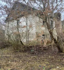 Нежилое здание 243,7 м² с участком 1301 м², Псковская область. Нежилое здание, КН 60:13:0130761:56, площадью 243,7 кв.м., 1955 года постройки, двухэтажное, с земельным участком КН 60:13:0130761:1, площадью 1301 кв.м., категория земель: земли населенных пунктов, вид разрешенного использования…