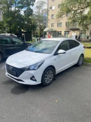 Hyundai Solaris 2021 года, 100 лс, 166492 км. Автомобиль находится в залоге у банка АО "Кредит Европа Банк". Состояние: повреждения переднего бампера (трещины и мелкие сколы); установлена зимняя резина; замене подлежат все расходники: фильтра, масла, задние стойки, тормозные диски, тормозные…