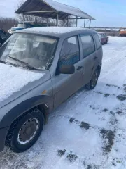 Chevrolet Niva 2013 года выпуска, VIN: Х9L212300D0474769, пробег 193000 км. Вмятина на заднем правом крыле, повреждены бампер передний и правое переднее крыло.