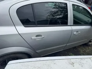Лот №33 – Автомобиль Opel Astra, 2007 г.в. (64-011712) Г/н М367ВЕ164,  VIN W0L0AHL698G074137. Обременения: сведения отсутствуют. Характеристика имущества: Б/у 
Вид транспорта: автомобиль 
Год выпуска: 2007 
VIN номер: W0L0AHL698G074137 
Марка: Opel  
Модель: Astra 
