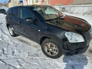 Nissan Qashqai 2008 года, "Нисан Кашкай 2.0 NAVI PACK". Государственный регистрационный знак Р322ВН11, VIN: SJNFBNJ10U1203497. СТС № 9900 177373, ПТС № 47 ОН 267482. В комплекте ключ от замка зажигания и брелок сигнализации (11-007061-1).