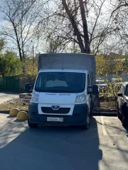 Peugeot Boxer, 2012 г.в., госномер О440ХК190, цвет белый, VIN X9H33351AC8000038. Грузовой бортовой автомобиль.