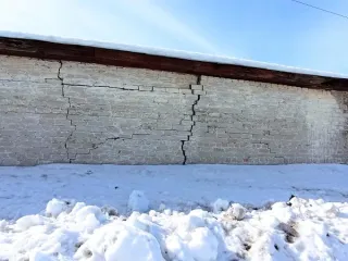 Кладовая 48.2 кв.м, Кировская область. Здание кладовой для хранения инструмента общей площадью 48,2 кв.м с кадастровым номером: 43:00:000000:439, расположенное по адресу: Кировская область, Омутнинский район, о.п.Шахровский 45 км. Количество этажей: 1.