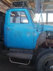 Грузовой автомобиль ГАЗ СА33507 1989 года, цвет голубой. VIN: XTH531400K1318825, госномер: M227HA75. Мощность двигателя 115 л.с. Не на ходу, требуется ремонт двигателя и коробки передач.