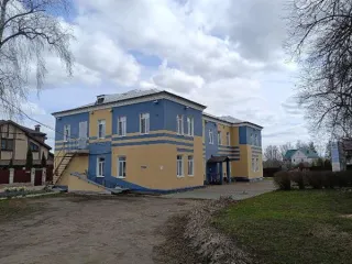 Здание станции юных туристов 701,3 кв. м с земельным участком 2370 кв. м Ярославская область Нежилое здание (здание станции юных туристов), общей площадью 701,3 кв. м, кадастровый номер: 76:21:010101:134, с земельным участком, общей площадью 2370 кв. м, кадастровый номер 76:21:010107:21…