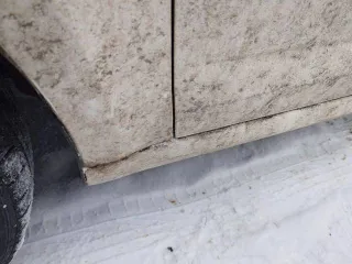 Skoda Octavia 2013 года выпуска, VIN XW8AC4NE8EH016970. Цвет белый, госномер О785НР32. Автомобиль в залоге. Не на ходу: не работает коробка передач, двигатель заводится. Состояние кузова требует покраски, имеются повреждения стоп-сигналов, множество сколов и царапин.