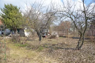 Земельный участок 133 кв.м Московская область по адресу: Московская область, г. Домодедово, с. Лямцино. Общая долевая собственность, 1\2 (50:28:0080102:1225-50/414/2025-2 17.03.2025), площадь 133 кв.м +/- 4. Свидетельство о праве наследства по закону, № 50/1-н/50-2018-4-330, выдано 18.07.2018 г…