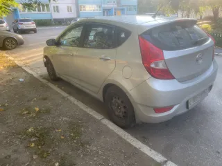 Hyundai Solaris 2013 года, VIN Z94CU51DADR073589. Автомобиль находится в залоге у ПАО «Совкомбанк».