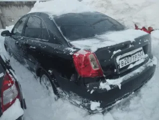 Chevrolet Lanos 2009 года, черный цвет, госномер В207ТР43, VIN XUUNF19BJ9C000178. Находится в г. Киров, Кировская область, Заготзерновский проезд, д. 14. VIN указан по данным ГИБДД, фактический установить не представилось возможным. Автомобиль закрыт, ключей и документов нет. Имеются трещины на…