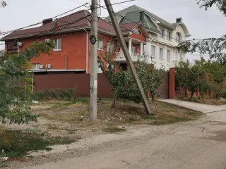 Земельный участок 750 м² и жилое здание 367,8 м², Краснодарский край, г. Краснодар, ул. им. Сергея Есенина, д. 1 и д. 34. Земельный участок (для индивидуального жилищного строительства), площадь 750 кв.м., кадастровый номер 23:43:0129024:31. Жилое здание, площадь 367,8 кв.м., кадастровый номер…