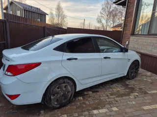 Автомобиль Hyundai Solaris 2014 года выпуска, VIN Z94CT41DBFR327506. В залоге у Совкомбанка.