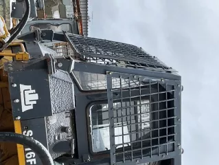 Бульдозер Shantui SD16F, 2011 г.в., желтый, гусеничный. Заводской номер SD16AF123031, двигатель C9115003106. Мощность 184 л.с. (135 кВт). Гос. номер 8677РК38. Имущество в залоге ФНС России на основании определения Арбитражного суда от 02.04.2024 по делу А19-3157/2023.