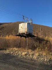 Трансформаторные подстанции Усть-Янский улус КТПН-450КВА (кислородная станция); КТПН-600КВА 12 опор ЛЭП-0,4 кВт (затон, вахта); МТП-600КВА 8 опор ЛЭП-0,4 кВт (затон, вышка); КТПН-600КВА (причал); КТПН-600КВА (котельная); КТПН-450КВА (стройцех), Имущество находится в Усть-Янском улусе Республики…