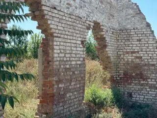Нежилые здания корпуса, мастерской, фермы 514,7 кв.м и земельный участок 84132 кв.м, Тихорецкий район, пос. Степной. Нежилое здание корпуса с кадастровым номером 23:32:0401007:133, общей площадью 111,8 кв.м; нежилое здание мастерской с кадастровым номером 23:32:0401007:138, общей площадью 194,8…