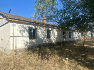 Здание школы 188.4 кв.м, земельный участок 2007 кв.м, Ставропольский край здание школы с земельным участком здание школы, общей площадью 188,4 кв. м, кадастровый номер 26:13:000000:2537; земельный участок общей площадью 2007 кв. м, кадастровый номер 26:13:140501:49, категория - земли населенных…