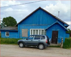 Нежилое здание площадью 164.5 кв.м и земельный участок площадью 1137 кв.м. Кадастровый номер здания: 10:17:0000000:437. Кадастровый номер земельного участка: 10:17:0050207:83. Категория земель: земли населенных пунктов. Разрешенное использование: размещение магазина. Адрес: Республика Карелия…