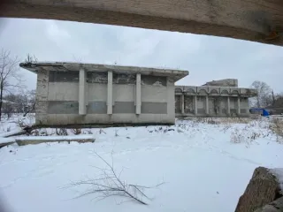 Продается 2/3 доли в праве общей долевой собственности на нежилое здание подросткового клуба "Россич". Общая площадь 511.3 кв. м. Адрес: Хабаровский край, г. Хабаровск, ул. Герцена, д. 2А. Кадастровый номер 27:23:0050724:16. Цена 9 816 300 руб. (НДС не облагается). Задаток 2 454 075 руб. Шаг…