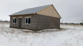 Земельный участок площадью 700 кв.м и объект незавершенного строительства в Соль-Илецке по адресу: Оренбургская область, г. Соль-Илецк, ул. Гумилёва. Кадастровый номер участка: 56:47:0101023:867. Объект незавершенного строительства жилого назначения, площадью застройки 98.5 кв.м, в 1 этаж…