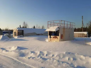 Сооружение: База ГСМ, кадастровый номер: 86:07:0000000:889, площадь застройки 822 кв.м., адрес: ХМАО Югра, Октябрьский р н, пгт Андра, мкр н Спортивный, строен.9а,  которая состоит: 1 . из территории хранения нефтепродуктов, которая включает:   емкости по 2000л.  2шт.     емкости 400л.  1шт.    …