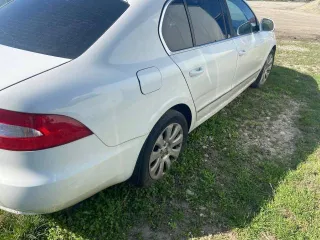 Skoda Superb 2011 года, 140 л.с. Автомобиль легковой, марка: Skoda Superb, год изготовления: 2011, VIN: TMBAF43T2B9059763.