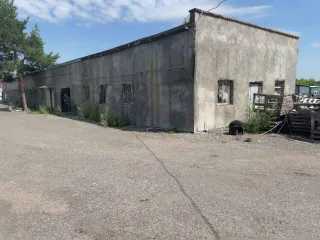 Производственная база в Казани, Татарстан, в составе 4 земельных участков (г. Казань, ул. 2-я Рабочая, ул. Переломная) и 13 нежилых зданий (г. Казань, ул. Дементьева): земельный участок с кад. №16:50:330146:12, пл. 10965 +/- 37 кв.м., по адресу: РТ, г. Казань, ул. 2-я Рабочая (Борисоглебское), з/у…