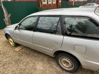 Автомобиль Volkswagen Polo, 2012 г.в., г/н Р392УХ33, VIN XW8ZZZ61ZDG002495; автомобиль Volkswagen Passat, 1991 г.в., г/н М273КУ33, VIN WVWZZZ31ZMB233357; автомобиль Тойота Королла, 1999 г.в., г/н К494КР33, VIN отсутствует, № кузова АЕ100-0305717. Цвет серебристо-желтый, передний бампер имеет…