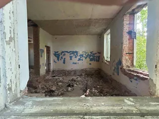 Нежилое помещение 147.2 м², участок 1500 м², Калужская обл. - Нежилое помещение, расположенное по адресу: Калужская обл., Мосальский р-н, д. Передовик, ул. Школьная, д.25 кв. 1, общей площадью 147,2 кв.м, кадастровый номер 40:16:110100:129. Земельный участок, предназначенный для ведения личного…