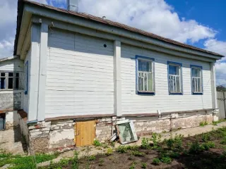 Жилой дом площадью 68,7 кв. м, кадастровый номер 36:01:0010440:23, земельный участок площадью 740 кв. м, кадастровый номер 36:01:0010440:11, расположенные по адресу: Воронежская область, Аннинский район, пгт Анна, ул. 50 лет Октября, д. 16. Количество этажей: 1 Назначение здания: жилой дом…