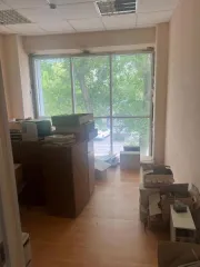 Помещение 34,3 кв.м, Ставропольский край, г. Зеленокумск, ул. Мира, 11, литер А, помещения 46-48 на 2 этаже. Требуется текущий ремонт. Назначение: помещение свободного назначения, за исключением почтовой и логистической деятельности, в том числе деятельности по отправке и получению корреспонденции…