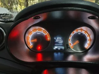 LADA Granta 2024 года выпуска, VIN: XTA219440S0280019. Автомобиль в идеальном состоянии, кроме колес, шины спускают, так как резина старая.