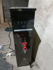 Настенный держатель для чеков-10, автоматическая машинка для запечатывания стаканов, рулон полимерной плёнки для запечатывания стаканов-2, электрический водонагреватель модели LZ30A/B, металлическая лопатка палетка, промышленная электрическая пароварка, изогнутая рейка (ламель) из древесины-3…