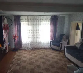 Доли дома 53,4 кв.м и земельного участка, Красноярский край: 1/5 доля дома и 1/5 доля земельного участка, 1/5 доля в жилом доме, площадь 53.4 кв.м., назначение: жилое, адрес: Россия, край Красноярский, р-н Шушенский, с Казанцево, ул Крупской, дом 12, кадастровый номер: 24:42:2601003:645; 1/5 доля…