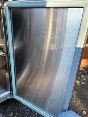 Finist СХСм-700-3 холодильный стол. Является бывшим в употреблении имуществом, могут иметься скрытые недостатки.