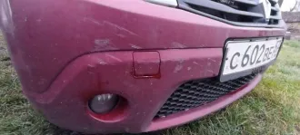 Renault Sandero 2011 года, 102 л.с. Пробег 179 000 км. Аккумулятор в неисправном состоянии. После замены масляного насоса появился стук в двигателе. Общее состояние на ходу требует уточнения при осмотре.