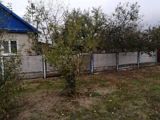Дом 101,3 кв.м. и земельный участок 3000 кв.м., Ставропольский край, Красногвардейский район, село Привольное, улица Средняя, д.27. Кадастровый номер земельного участка: 26:01:040803:43. Кадастровый номер жилого дома: 26:01:040803:107.