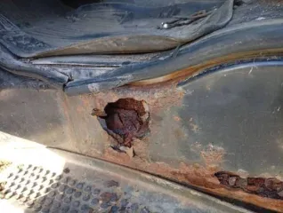 УАЗ Pickup 2014 года, 128 л.с., полный привод. Документы СТС и ПТС имеются. В наличии один комплект ключей. Точный пробег указать не можем, т.к. автомобиль не заводится, отсутствует аккумулятор. Пробег ориентировочно 350-400 тысяч км. Автомобиль битый, требует ремонта. Не работает одометр, есть…