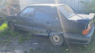 Автомобиль марки Peugeot 206, 2001 г.в., госномер О391НР29, VIN VF32CKFWF41311472. В комплекте ПТС, СТС, ключ от автомобиля. Автомобиль марки ВАЗ 21150 Лада Самара, 2006 г.в., госномер Н669ВЕ29, VIN XTA21150074309554, черного цвета. В комплекте ПТС, СТС, ключ.