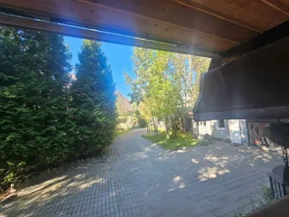 Жилой дом 318,3 кв.м, участок 1200 кв.м, Ленинградская область, Всеволожский р-н, дер. Аро, д. 50, 2-этажный дом, кадастровые номера 47:09:0111001:248, 47:09:0111009:20, земли населенных пунктов - для индивидуального жилищного строительства, ограничения и обременения: имеются проживающие лица…