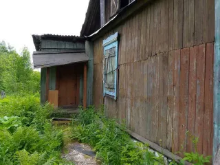 1/2 доля квартиры и 1/2 доля земельного участка в Пермском крае. 1/2 доля жилого дома, площадь 30,6 кв.м., назначение: жилое, количество этажей: 1, кадастровый номер: 59:05:0201001:475, адрес: Российская Федерация, край Пермский, м.о. Губахинский, рп Углеуральский, ул Ленина, д 108, кв. 1. 1/2…