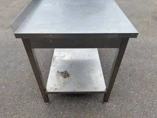 Стол пристенный Kayman СП-222/1007. Является бывшим в употреблении имуществом, могут иметься скрытые недостатки.