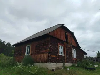 Доли дома и участка, 68,5 кв.м, Новосибирская обл. 1/4 доля дома и 1/4 доля земельного участка в Новосибирской обл. еще 1/4 доля дома и 1/4 доля земельного участка в Новосибирской обл. еще 1/4 доли в праве на жилое здание, общей площадью 68,5 кв.м., с кадастровым номером 54:24:052702:355, 1/4 доли…