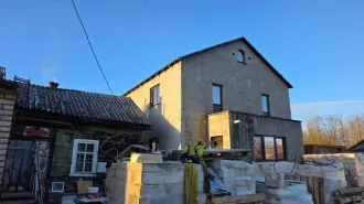 Жилой дом 321.8 кв.м, участок 506 кв.м, Ленинградская область, Кингисеппский район, Большелуцкое сельское поселение, деревня Новопятницкое. Земельный участок площадью 506 кв.м, категория земель - земли населенных пунктов, разрешенное использование - индивидуальное жилищное строительство. На участке…