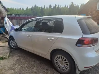 Volkswagen Golf 2011 Легковой автомобиль комби (хэтчбек) Volkswagen Golf, 2011 г.в., г/н A298TC124, VIN WVWZZZ1KXCW076915, номер кузова WVWZZZ1KXCW076915, цвет белый. Рабочее состояние не проверялось, видимых повреждений не имеет. Обременения: залог, запреты судебного пристава исполнителя на…