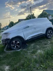 Chery Tiggo4 Pro, 2024, VIN LVVDB21B6RD122834. Автомобиль после аварии, не на ходу. Для более точного технического описания необходимо провести проф. диагностику. Передняя часть автомобиля сильно повреждена. Имущество в залоге.