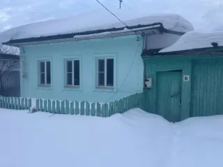 Жилой дом 50,6 кв.м и земельный участок 752 кв.м, г. Алапаевск, Свердловская обл., адрес: Свердловская обл., г. Алапаевск, ул. Большакова, д.11. Жилой дом, площадью 50,6 кв.м, расположенный по адресу: Свердловская область, МО город Алапаевск, ул. Большакова, д.11, кадастровый номер…