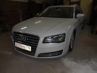 Audi A8 L 2013 года выпуска, VIN WAUZZZ4H4DN033252, госномер В055МВ716. Комплект зимних шин Nokian Tyres Hakkapeliitta 9SUV R18 235/55 104Т - 4 шт. Литые диски R19/8.5JPCD 5X112ET 35 ЦО 70.1 Dotz CP5 dar - 4 шт. Дополнительный комплект летних шин Viatti Bosco 235/55 R18 100H - 4 шт.
