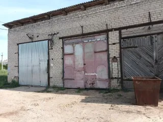 Нежилое здание 151.1 кв.м, гараж 235.5 кв.м, земельный участок 4120 кв.м, Волгоградская область. Нежилое здание, общей площадью 151,1 кв.м., кадастровый номер 34:27:160101:3470, нежилое здание гаража, общей площадью 235,5 кв.м. и прилегающий земельный участок площадью 4120,00 кв.м. кадастровый…